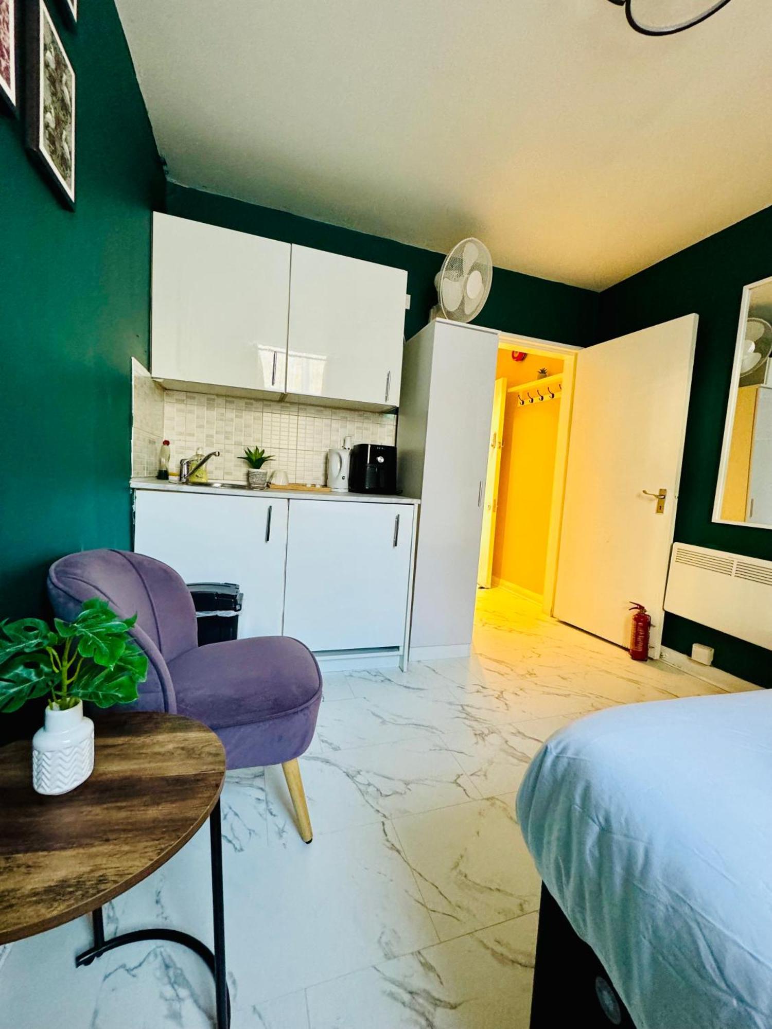 Private Studio Flat In City 1190 London Exterior photo